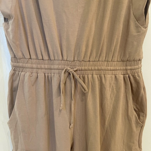 Le Lis Tan Drawstring Waist Jumpsuit NWT - Picture 4 of 11